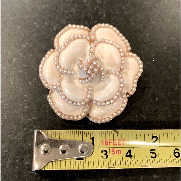 White Camellia Flower Brooch with Faux Pearls & Gold Tone Trim - Lapel Pin - Picture 7 of 11